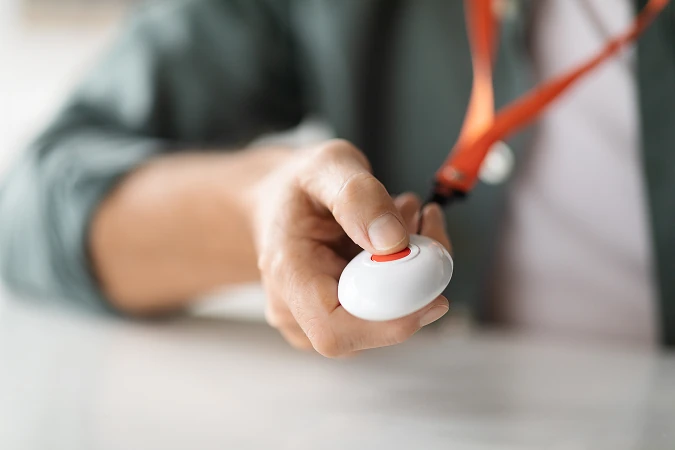 teleassistance-3 Téléassistance senior – boîtier alerte et bouton SOS